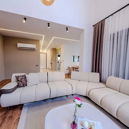 Luxury With Waterfall Pool And Garden For 9 People * Dosemealti