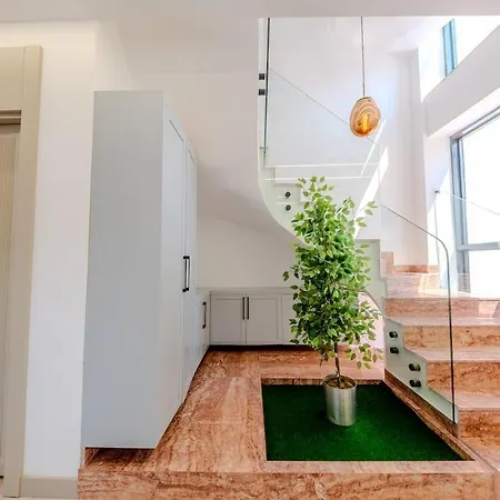 Luxury With Waterfall Pool And Garden For 9 People *