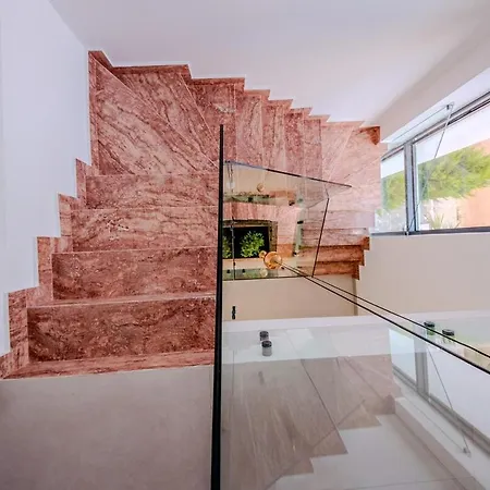 别墅 Luxury With Waterfall Pool And Garden For 9 People