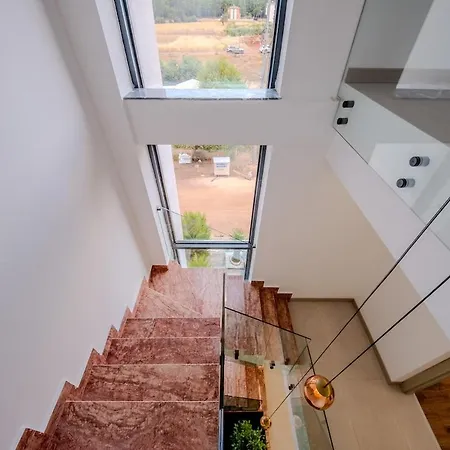 Luxury With Waterfall Pool And Garden For 9 People 别墅 *