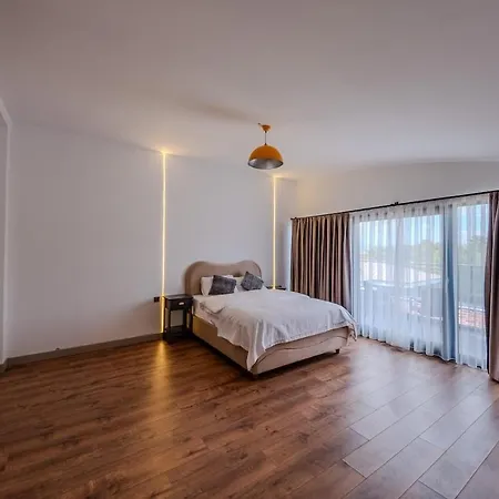 Luxury With Waterfall Pool And Garden For 9 People * Dosemealti