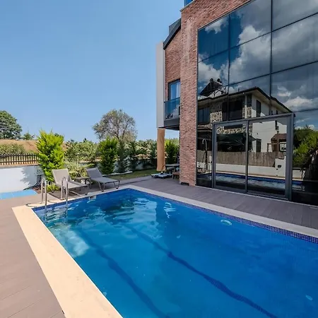 别墅 Luxury With Waterfall Pool And Garden For 9 People