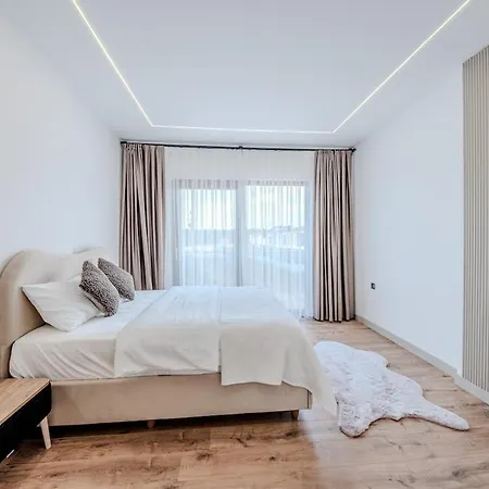 别墅 Luxury With Waterfall Pool And Garden For 9 People *