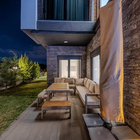 Luxury With Waterfall Pool And Garden For 9 People * Dosemealti