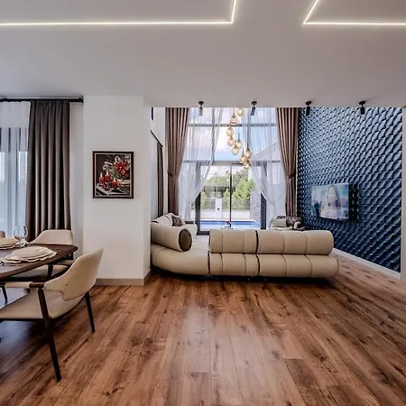 别墅 Luxury With Waterfall Pool And Garden For 9 People *