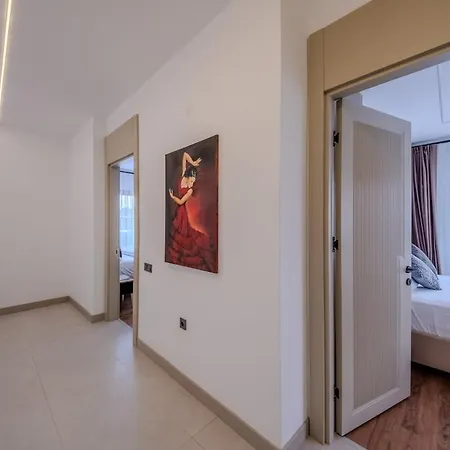 Luxury With Waterfall Pool And Garden For 9 People 别墅 Dosemealti