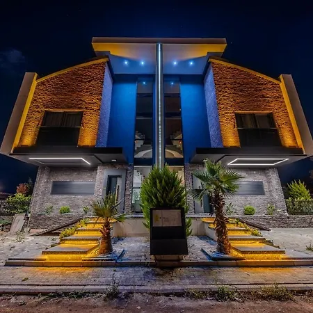 Luxury With Waterfall Pool And Garden For 9 People 别墅