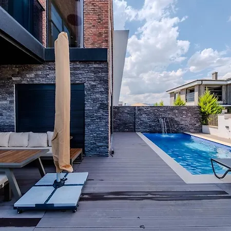 Luxury With Waterfall Pool And Garden For 9 People * Dosemealti