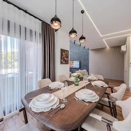 别墅 Luxury With Waterfall Pool And Garden For 9 People