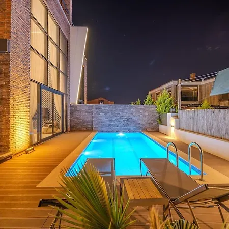 Luxury With Waterfall Pool And Garden For 9 People Dosemealti