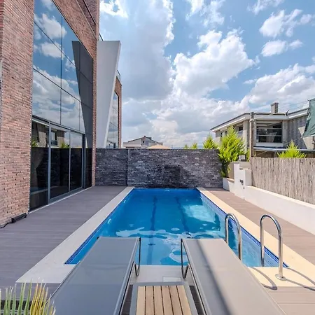 别墅 Luxury With Waterfall Pool And Garden For 9 People Dosemealti