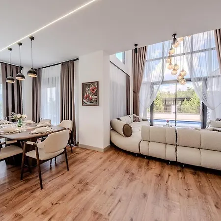 Luxury With Waterfall Pool And Garden For 9 People 别墅 Dosemealti