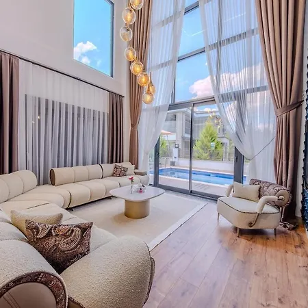 Luxury With Waterfall Pool And Garden For 9 People *