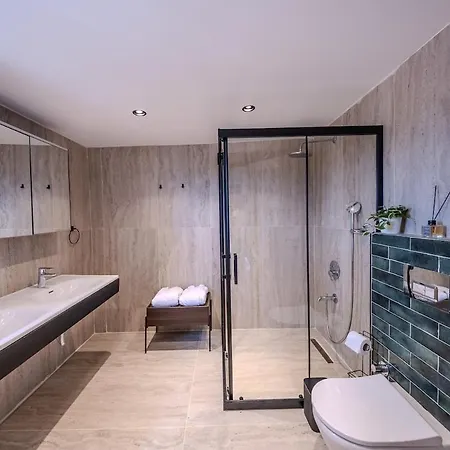别墅 Luxury With Waterfall Pool And Garden For 9 People