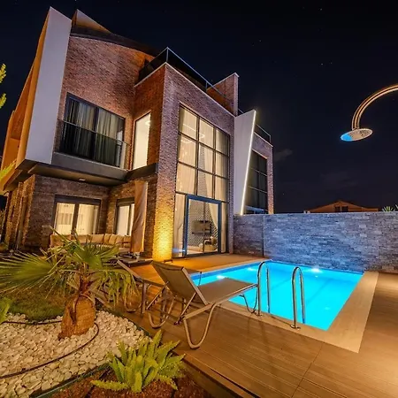 别墅 Luxury With Waterfall Pool And Garden For 9 People