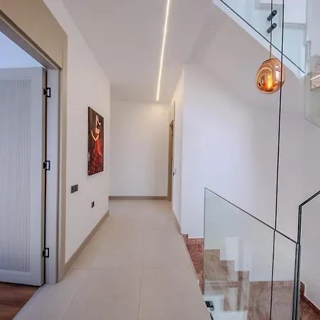 别墅 Luxury With Waterfall Pool And Garden For 9 People *